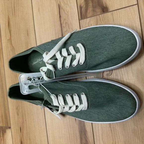 Universal Threads Breen/Lunea Women's Canvas Lace-Up Sneakers - Picture 3 of 4